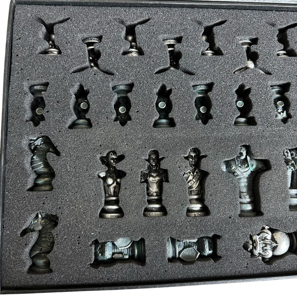 USAOPOLY The Legend Of Zelda Chess Set GameStop Exclusive Silver Edition - Picture 7 of 10
